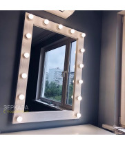 Белое гримерное лофт зеркало с подсветкой лампочками 110х80