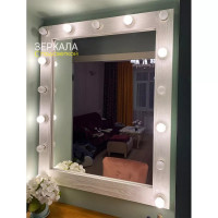 Гримерное зеркало с подсветкой в белой раме из массива дерева 110х90 