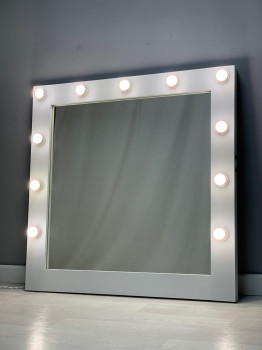 Белое настенные гримерное зеркало 100х100 с подсветкой премиум