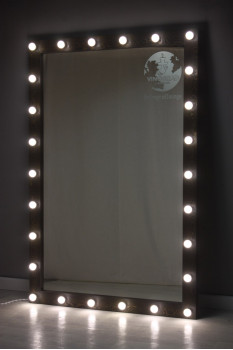 Большое черное гримерное зеркало с подсветкой