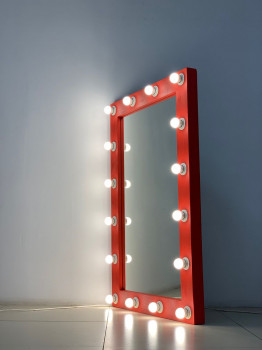Настенное гримерное зеркало 120x80 красного цвета с подсветкой 16 ламп по контуру