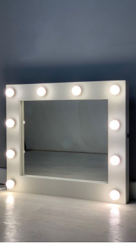 Гримерное зеркало 60х80 с подсветкой лампочками