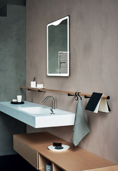 Зеркало в ванную с внутренней подсветкой и черной окантовкой Стелла